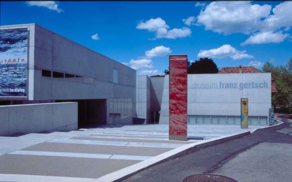 museum aussen eingangVII